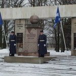 Jüriöö pargis toimunud kõnekoosolekul seisid sõdurid auvahtkonnas