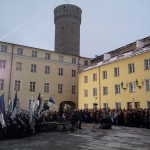 Toompea lossi hoovis 24.veebruari hommikul, pidulik lipuheiskamise tseremoonia.