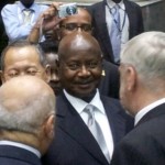 Uganda president Museveni ümbritsetud IPU delegatsiooni juhtidest