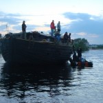 Kui kaunis Tartu oli lodjaga mööda Emajõge seilates üle vaadatud, jätkasime paatidel. Foto V.Korb