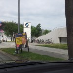 Valimisplakat BMW muuseumi ees