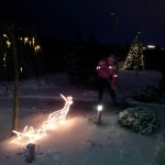 Tabasin hetke, kus korraga kaadris nii jõulukaunistused kui kõnniteed lumest puhastav abikaasa:) Kui kaunis foto:)