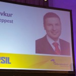 Hanno tutvustas Kevadkoalitsiooni lepet.