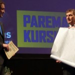 Andrus andis Taavile sümboolselt Reformierakonna liikmete nimekirja