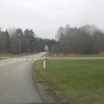 Uuesalu küla sildi juures asuv ülekäik